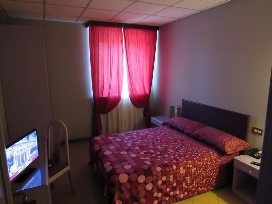 B&B The Sun Swimming & Pool Торино Екстериор снимка